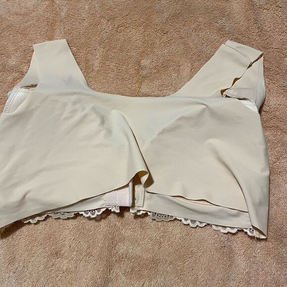 Peach front closure light padded bra - Picture 5 of 8